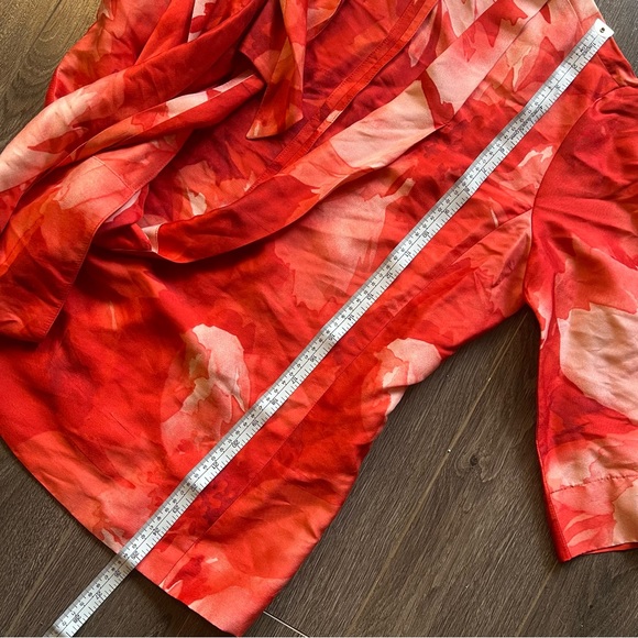 MaxMara 100% silk abstract floral true wrap blouse - Picture 12 of 12